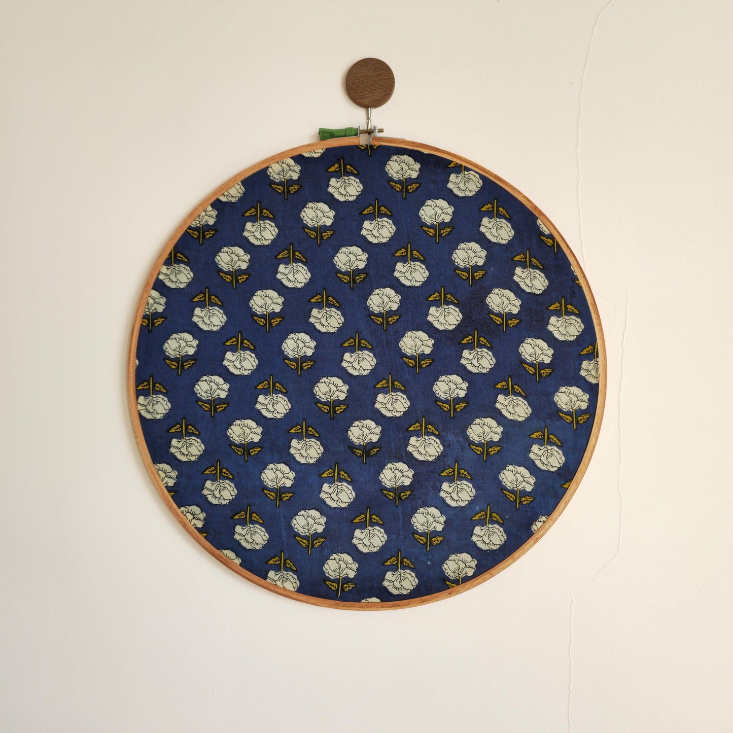 Blue Embroidery Hoop with White & Yellow Flower Motifs – Upcycled Cotton Fabric | Multiple Sizes