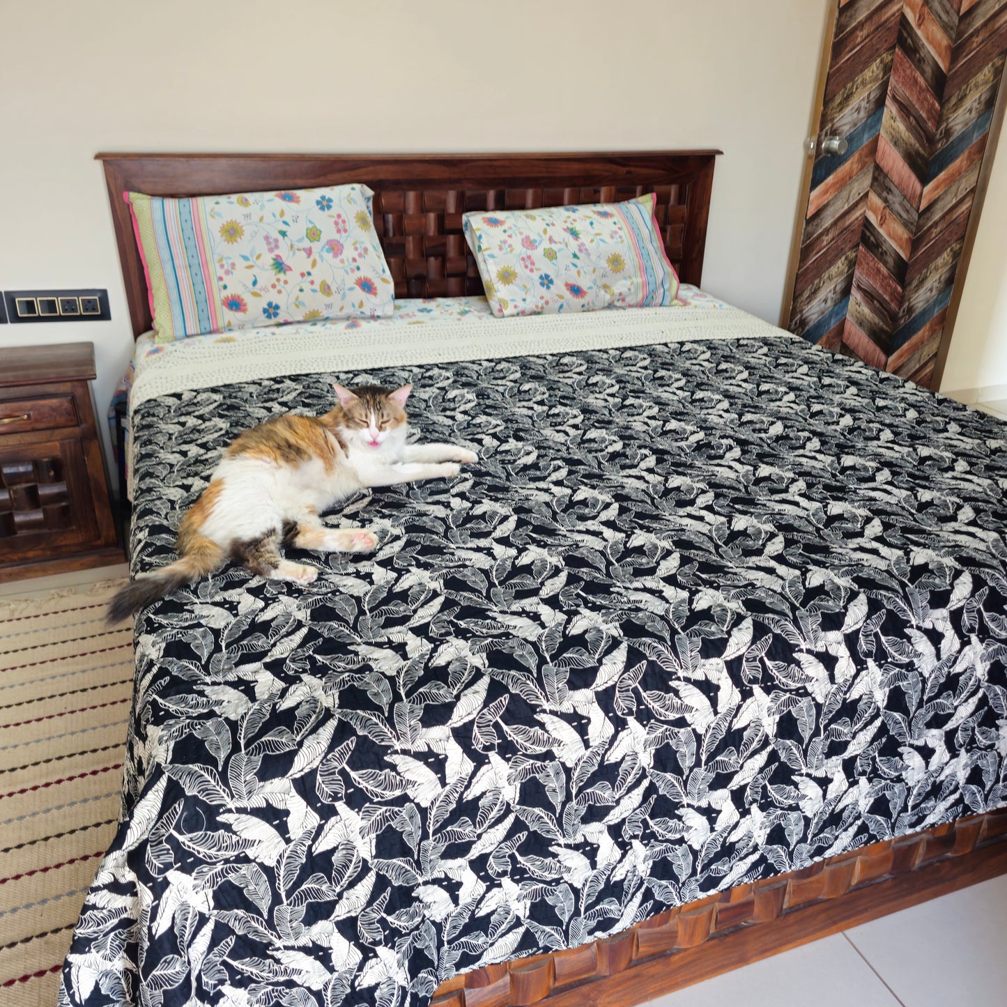 Black and White Leaf Print Reversible Kantha Cotton Bedcover – Handcrafted Elegance