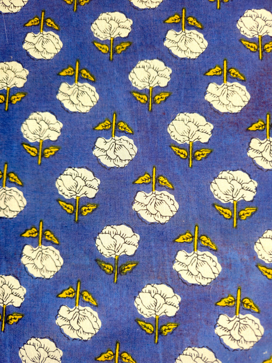 Blue Embroidery Hoop with White & Yellow Flower Motifs – Upcycled Cotton Fabric | Multiple Sizes