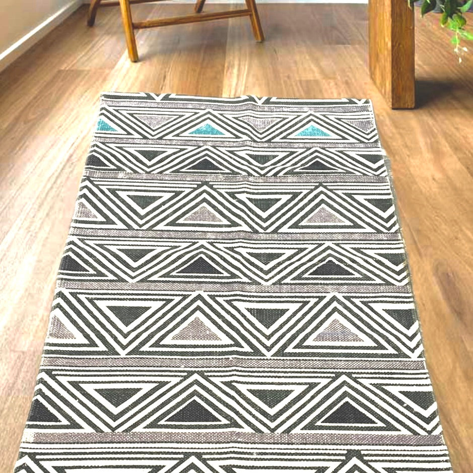 Black and White Geometric Pattern Cotton Rug | Handwoven Dhurrie|iage2
