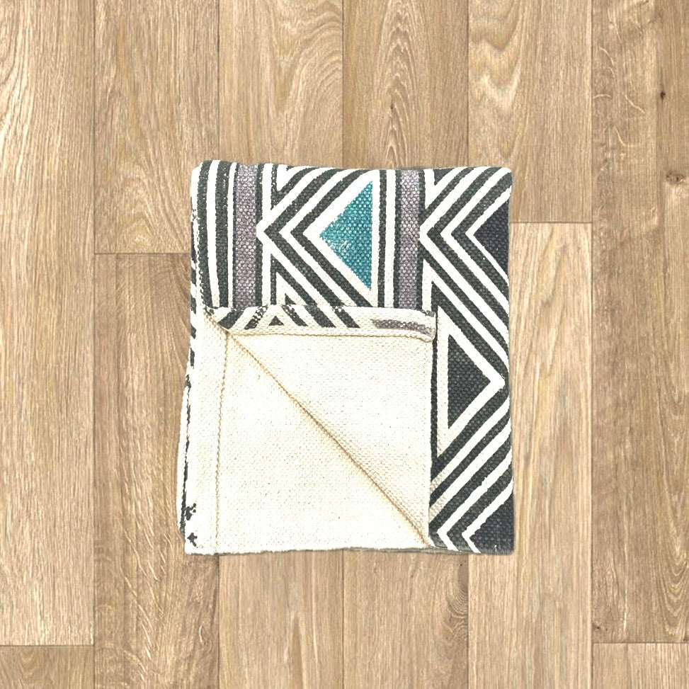 Black and White Geometric Pattern Cotton Rug | Handwoven Dhurrie|iage2