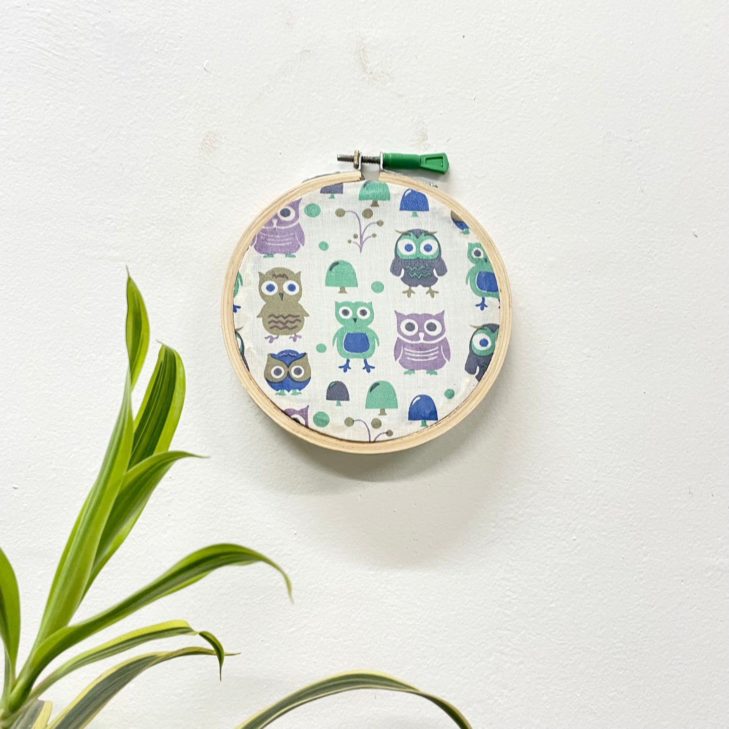 Owl Print in Pastel Shades on White Fabric – Block Printed Embroidery Hoop | Multiple Sizes