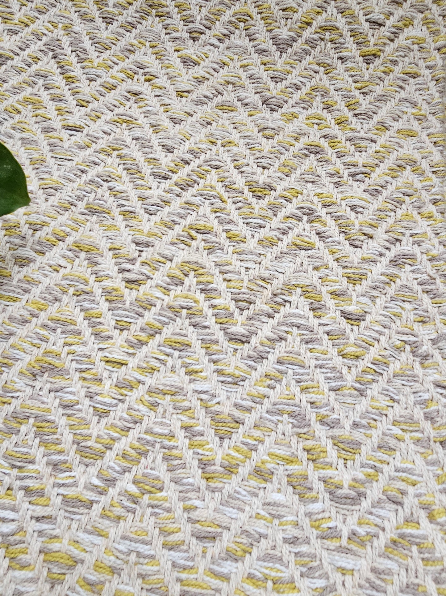 zigzag weave table runner or table cover