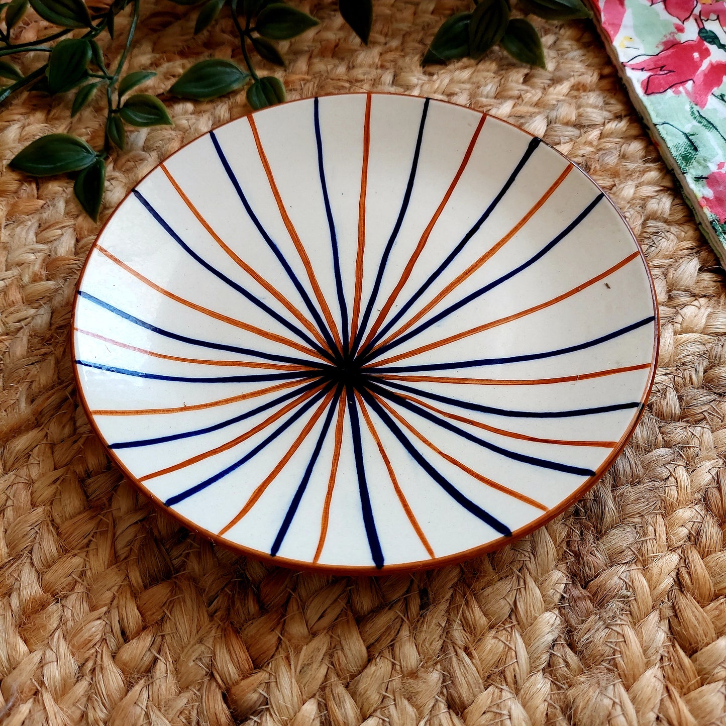 Hand painted White And Red Blue Lines Ceramic Decorative Wall Plate