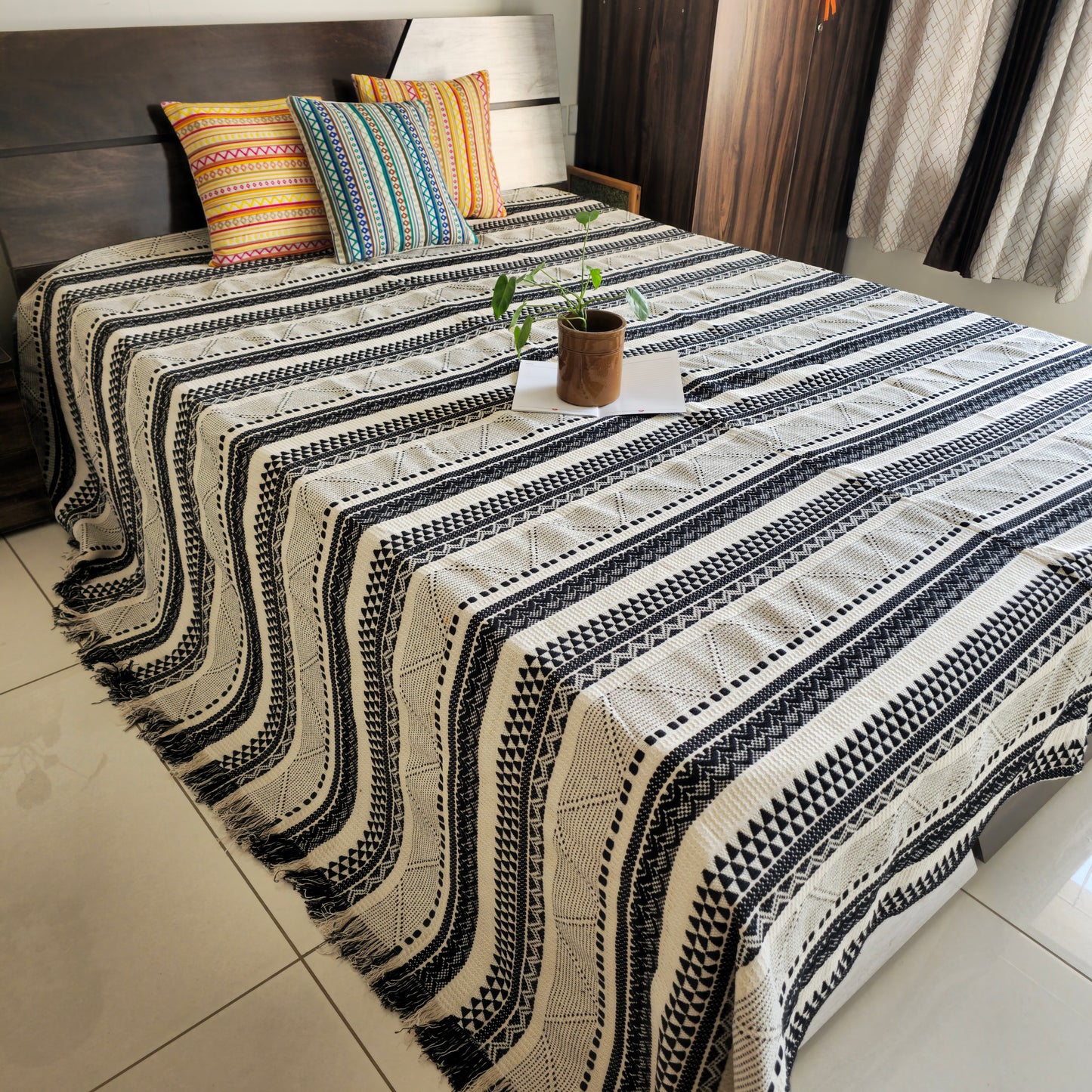 Black & White Handloom Slub Cotton Bed Cover – Timeless Elegance