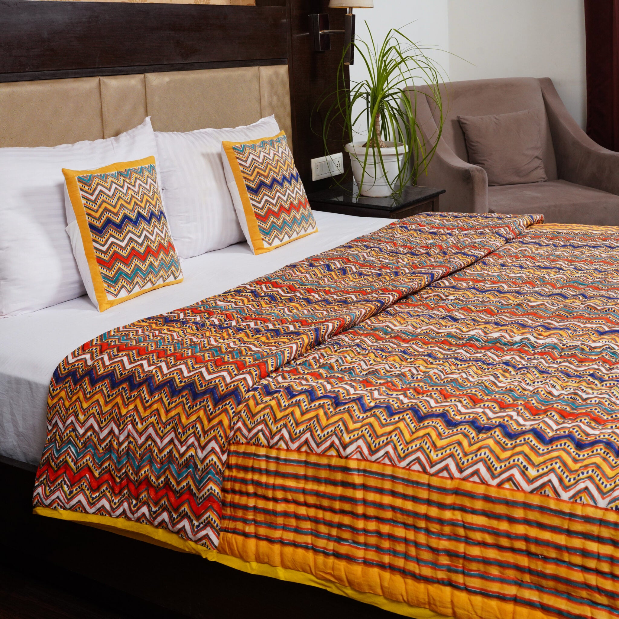 Multicolour Abstract Print Pure Cotton Reversible Dohar King Size