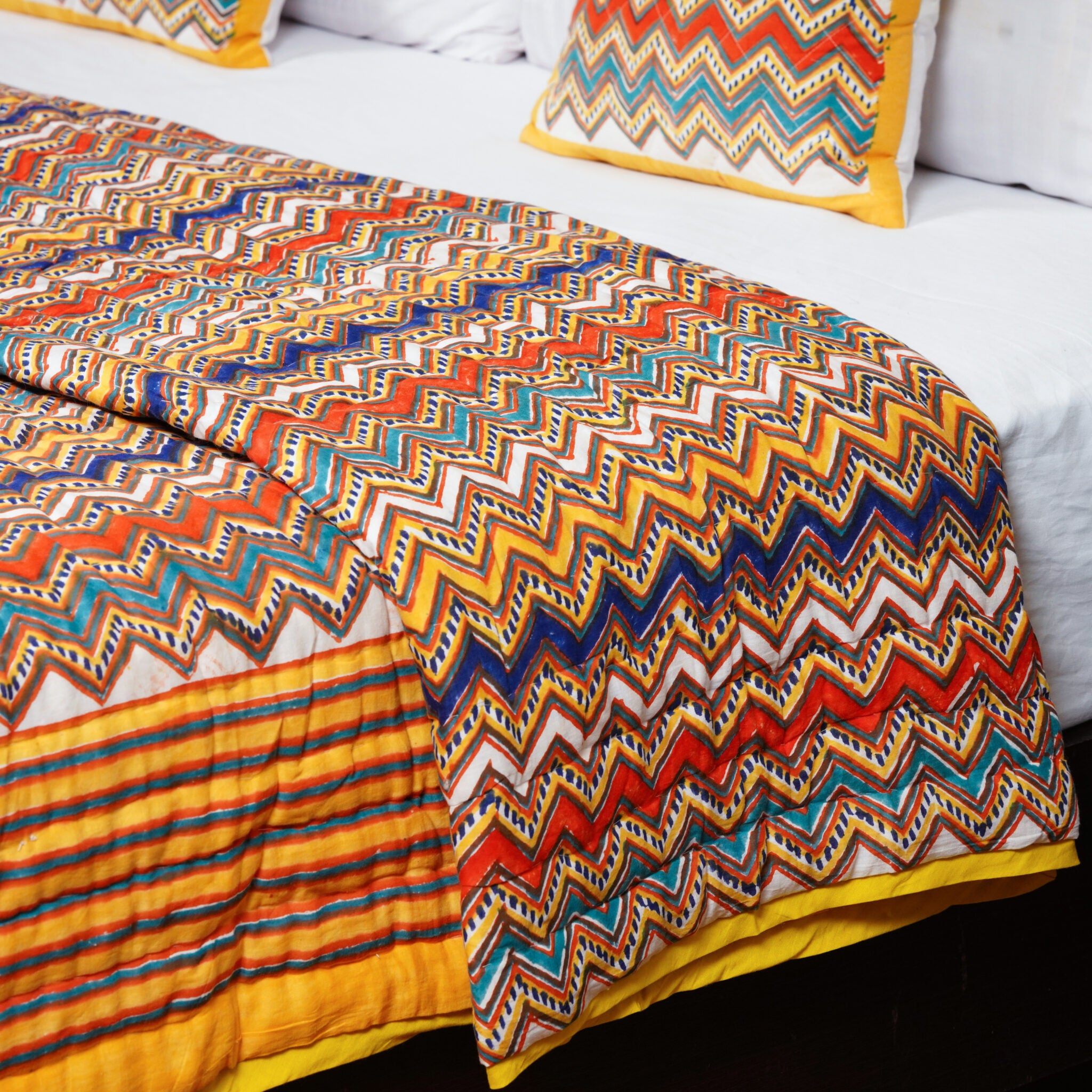 Multicolour Abstract Print Pure Cotton Reversible Dohar King Size