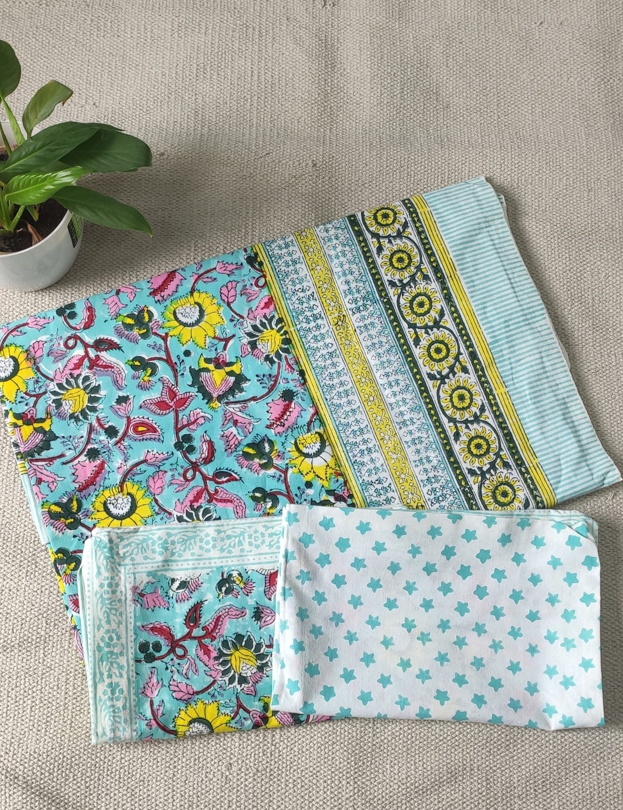 Block printed cotton bedsheet with borders