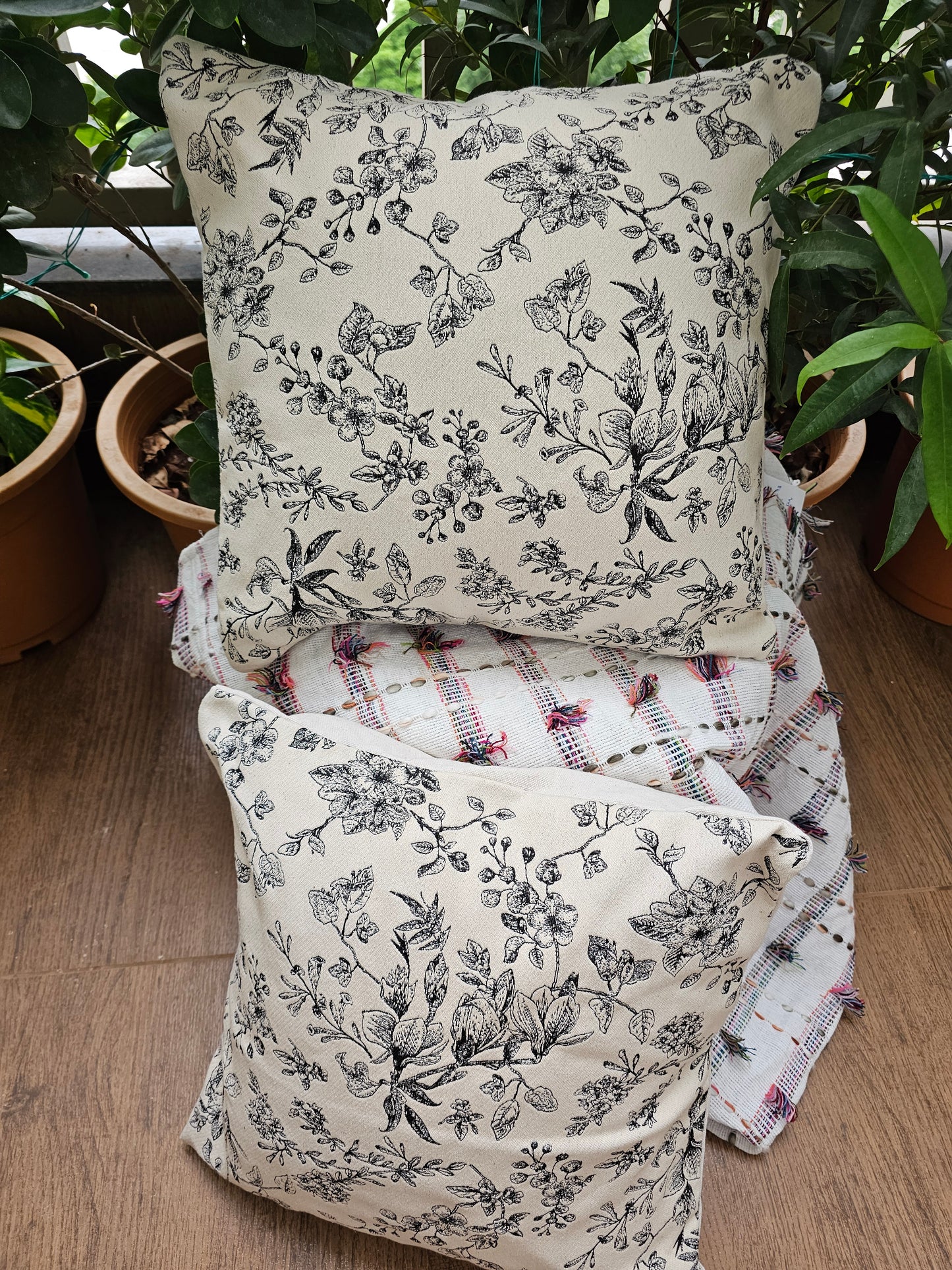 black and white cushion cover India