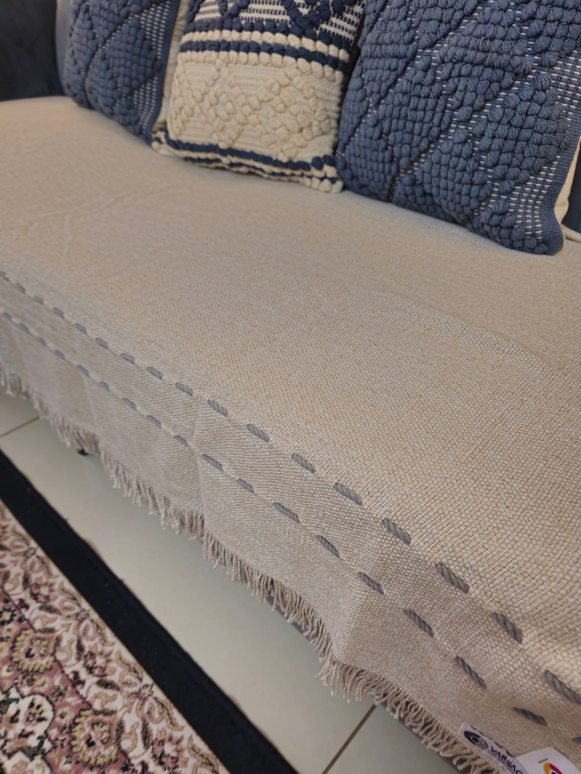 minimalist sofa throw