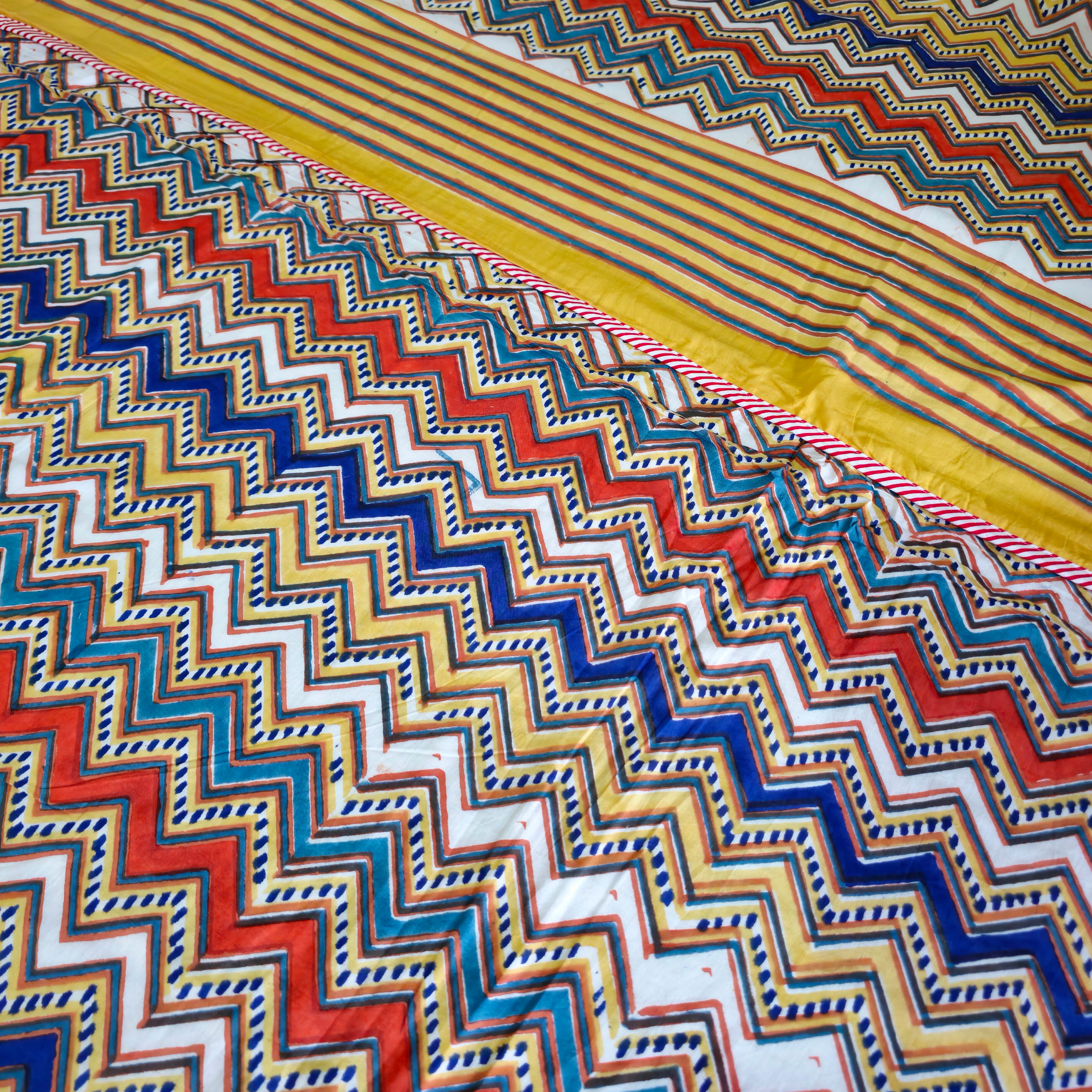Multicolour Abstract Print Pure Cotton Reversible Dohar King Size