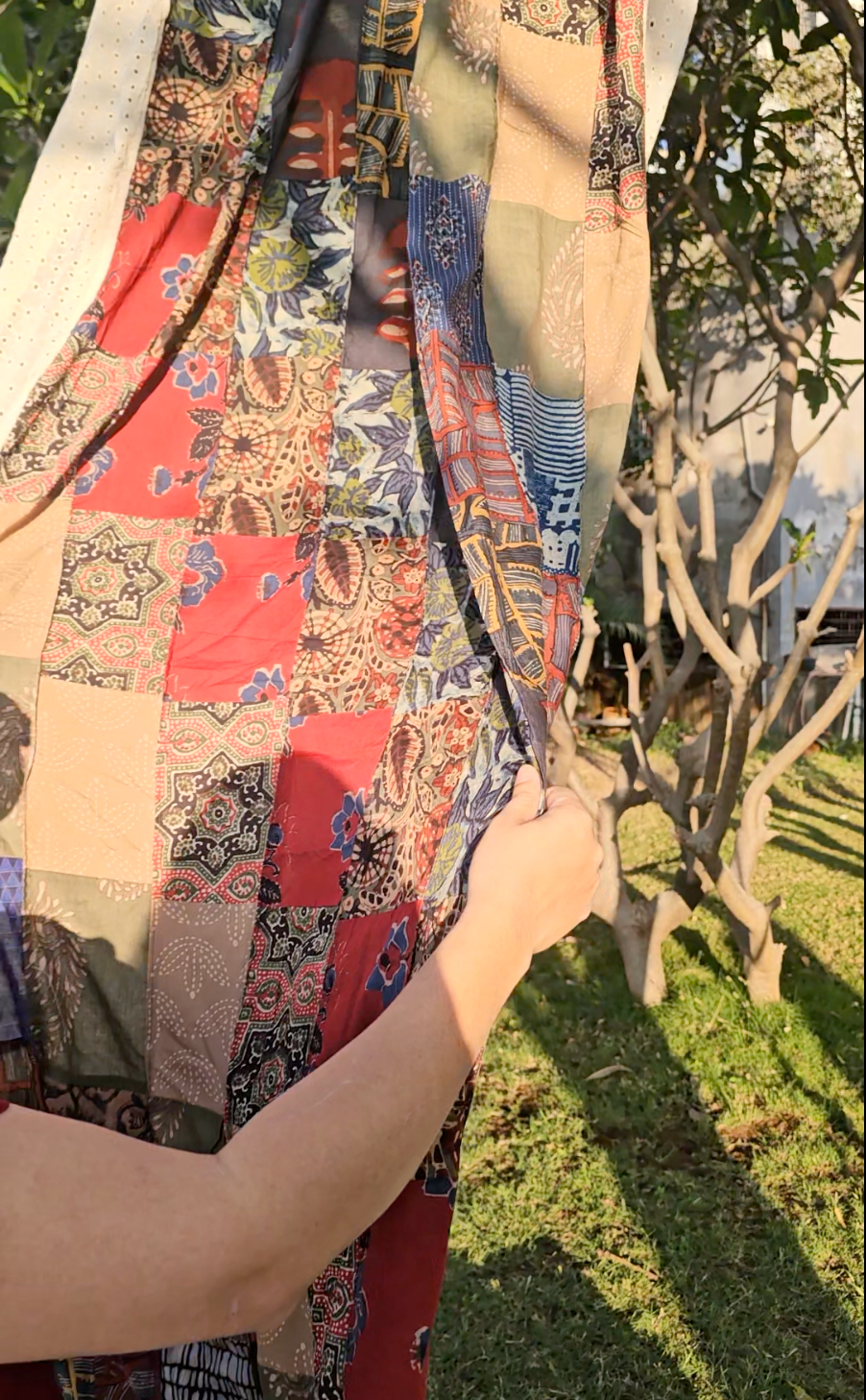 tonal maroon window decor