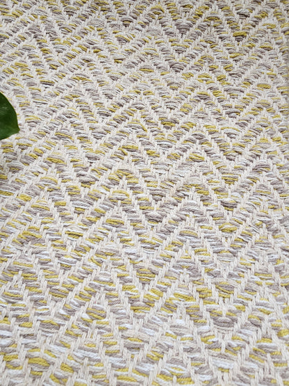 zigzag weave table runner or table cover